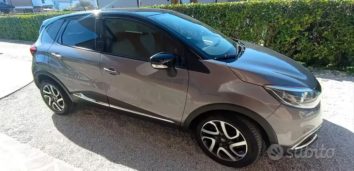 Usata Renault Captur 90 CV (66 kW) 2015 Grigio SUV