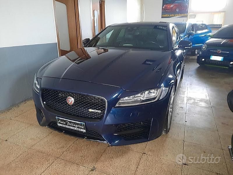 Usata Jaguar XF R-Sport 180 CV (132 kW) 2015 Blu Berlina