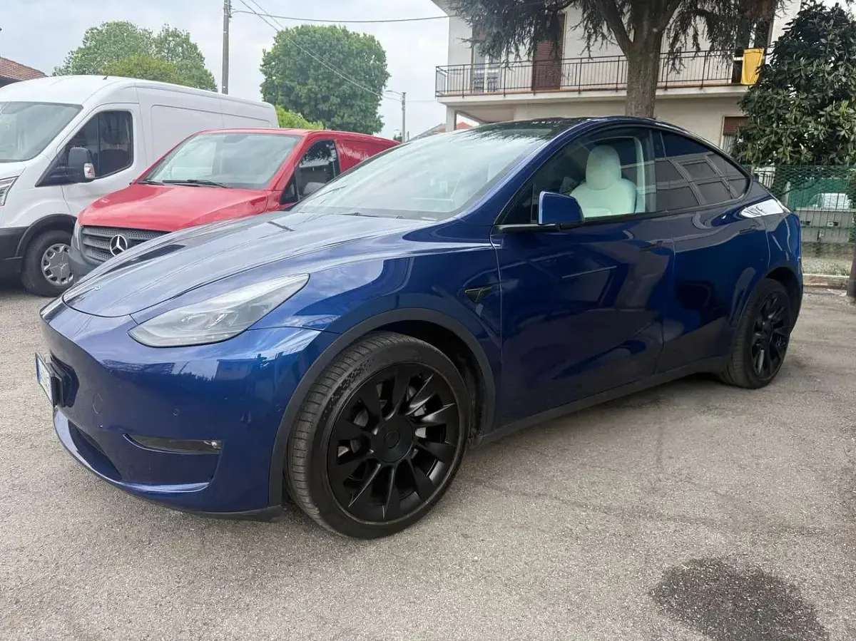 Usata Tesla Model Y 152 kW (208 CV) 2021 Blu/azzurro SUV