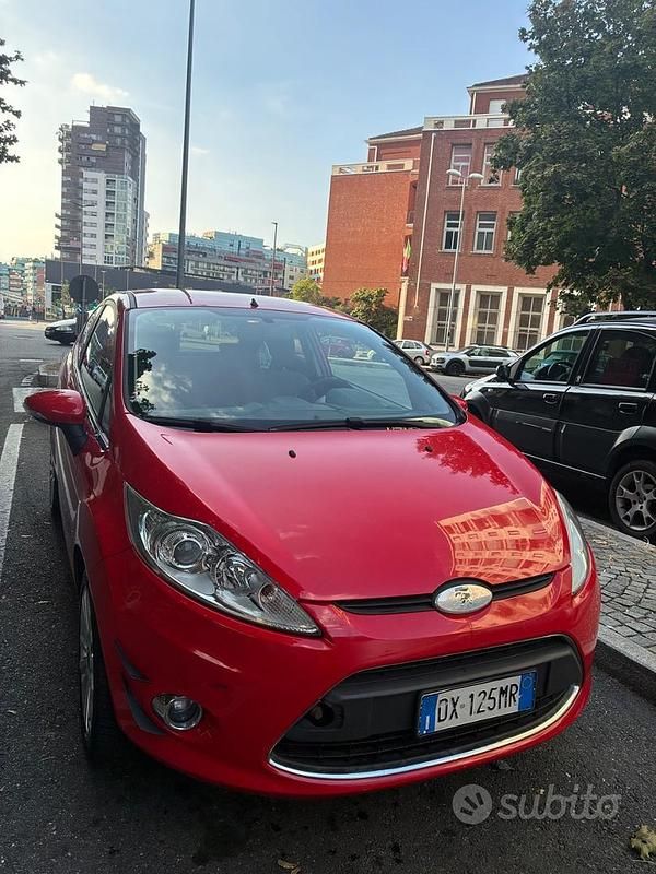 Usata Ford Fiesta 75 CV (55 kW) 2009 Rosso Utilitaria