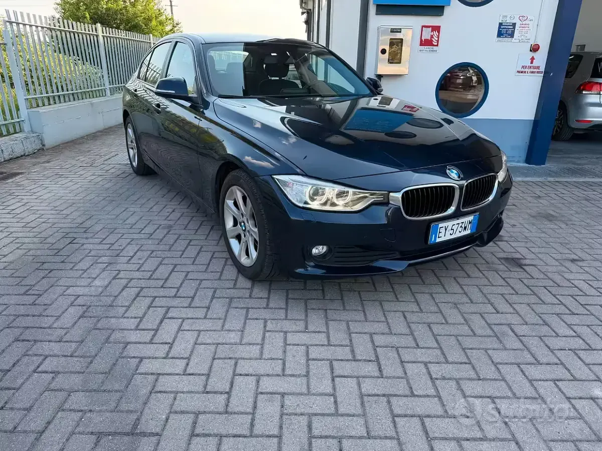 Usata BMW 320 Efficient Dynamics 184 CV (135 kW) 2015 Blu Berlina