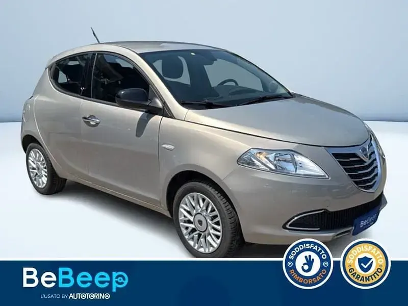 Usata Lancia Ypsilon Gold 69 CV (50 kW) 2015 Beige metallizzato Utilitaria