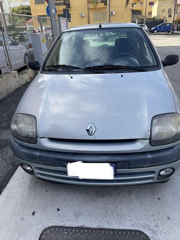 Usata Renault Clio II 58 CV (42 kW) 2000 Argento Berlina