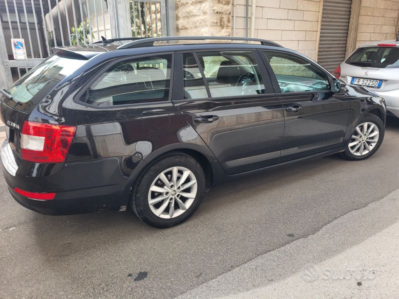 Nero Usata 2015 Skoda Octavia Station wagon | 6000 € (Cara) - Immagine 1/4