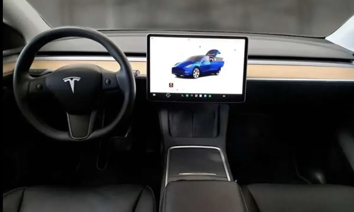 Usata Tesla Model Y 378 kW (514 CV) 2023 Blu/azzurro SUV
