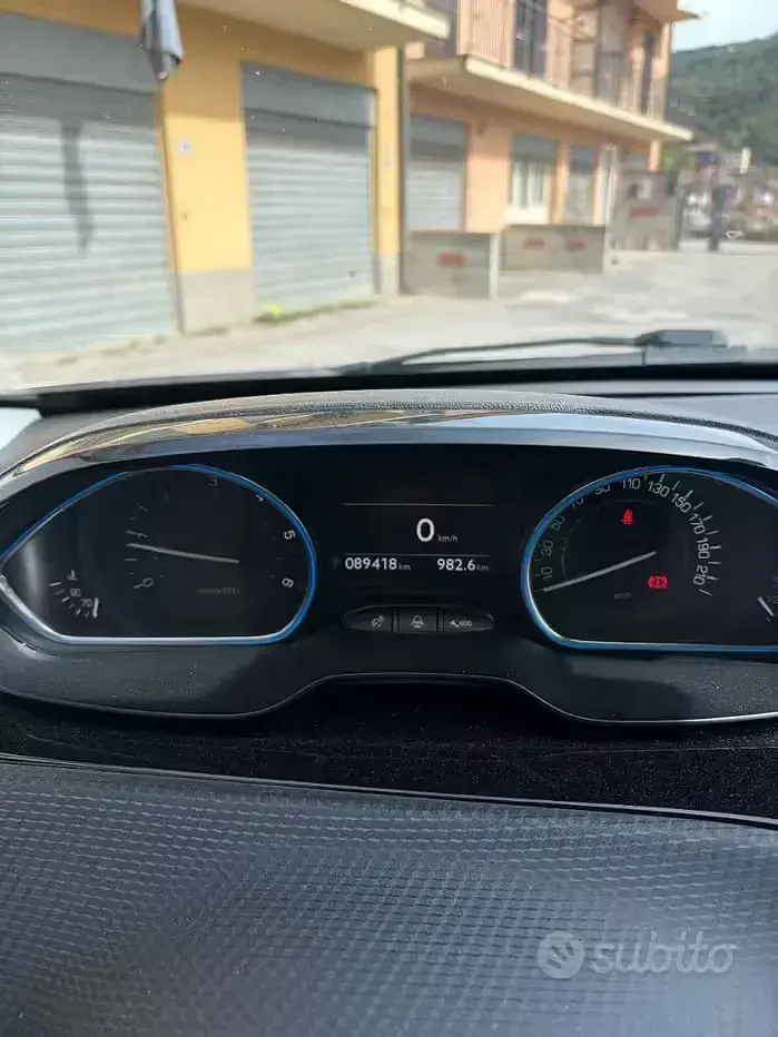 Usata Peugeot 2008 Allure 99 CV (72 kW) 2019 SUV