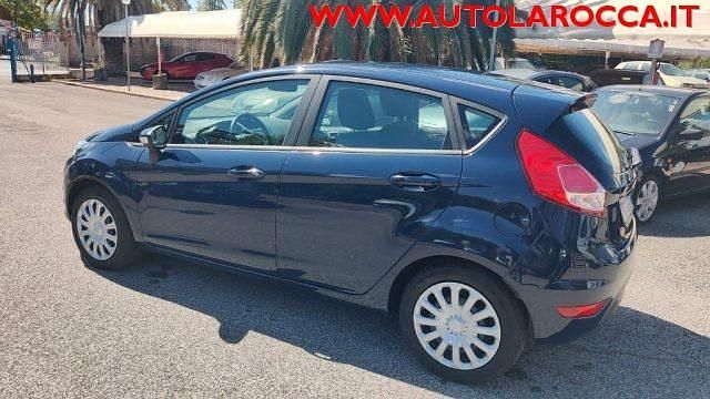 Usata Ford Fiesta Business Edition 75 CV (55 kW) 2016 Blu pastello Utilitaria