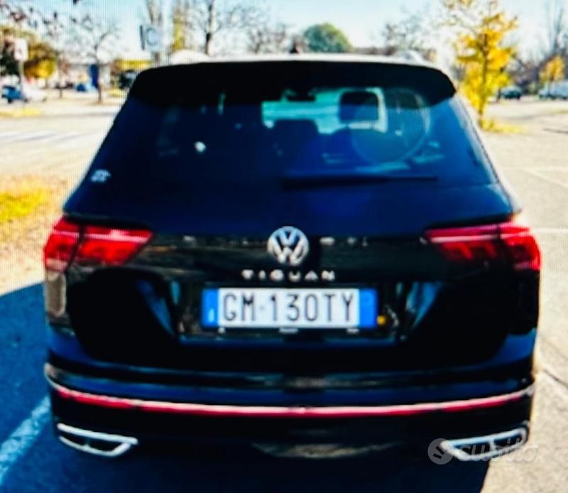 Usata VW Tiguan R-line 150 CV (110 kW) 2023 Nero SUV