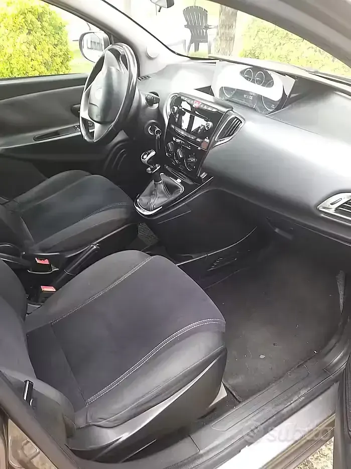 Usata Lancia Ypsilon Gold 69 CV (50 kW) 2015 Utilitaria