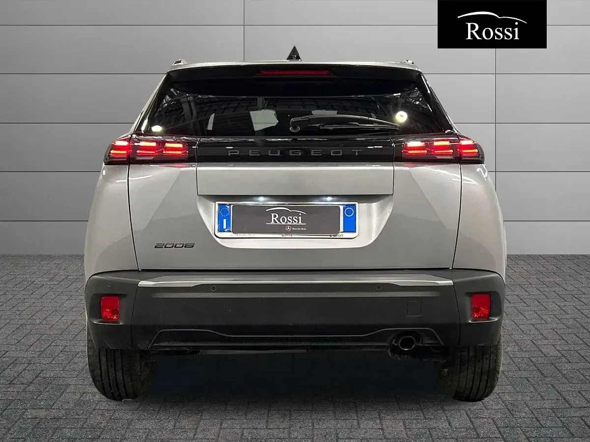 Usata Peugeot 2008 Allure 101 CV (74 kW) 2025 Grigio artense SUV