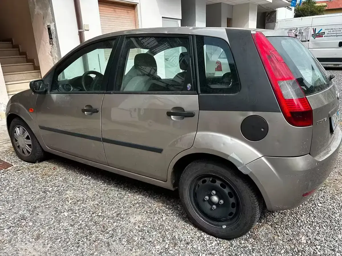 Usata Ford Fiesta 64 CV (47 kW) 2003 Utilitaria