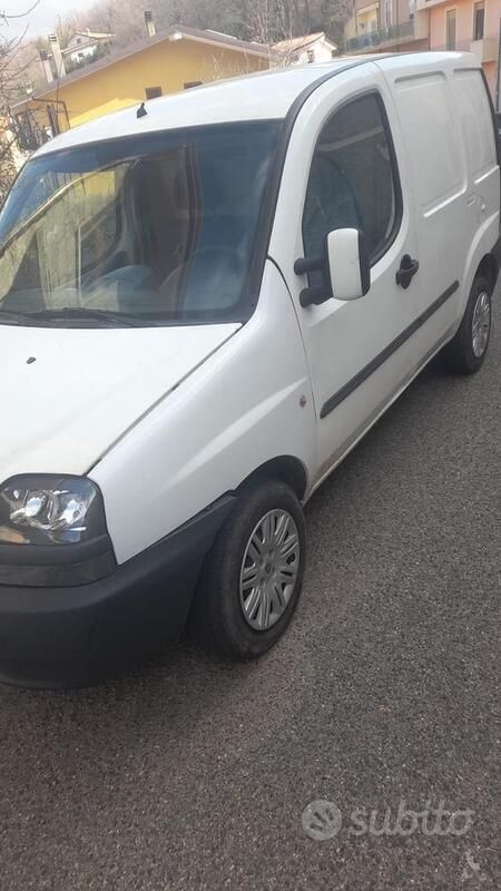 Usata Fiat Doblò 63 CV (46 kW) 2004 Monovolume