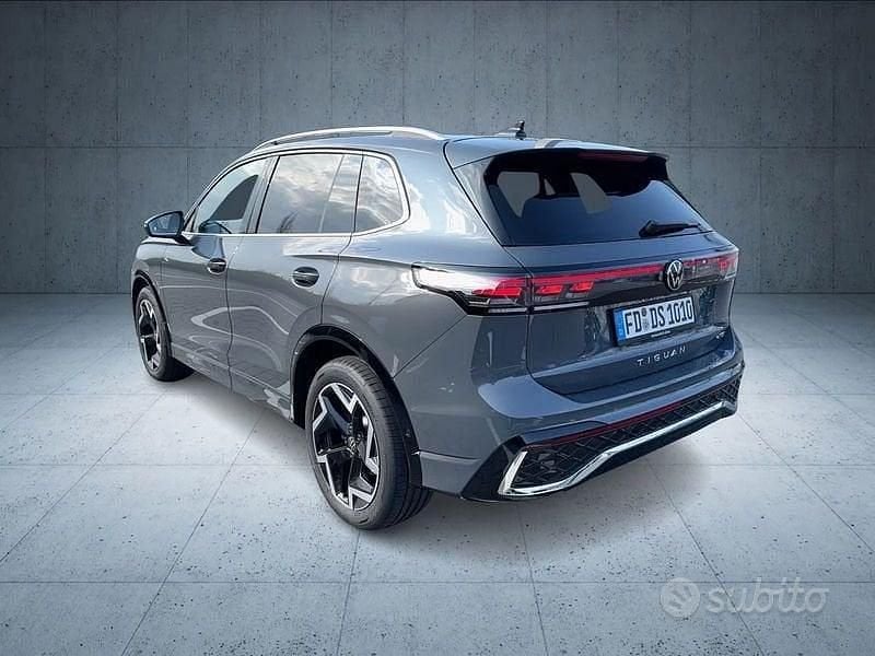 Usata VW Tiguan R-line 150 CV (110 kW) 2025 Grigio SUV