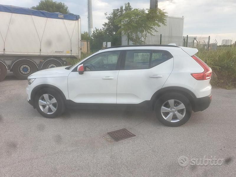 Bianco Usata 2020 Volvo XC40 SUV | 23.500 € (Cara) - Immagine 1/4