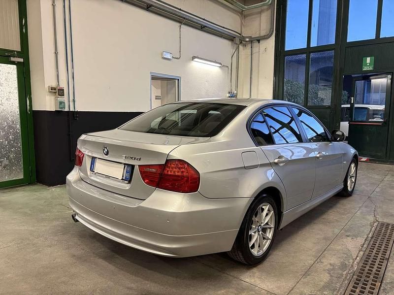 Usata BMW 320 177 CV (130 kW) 2010 Grigio metallizzato Berlina