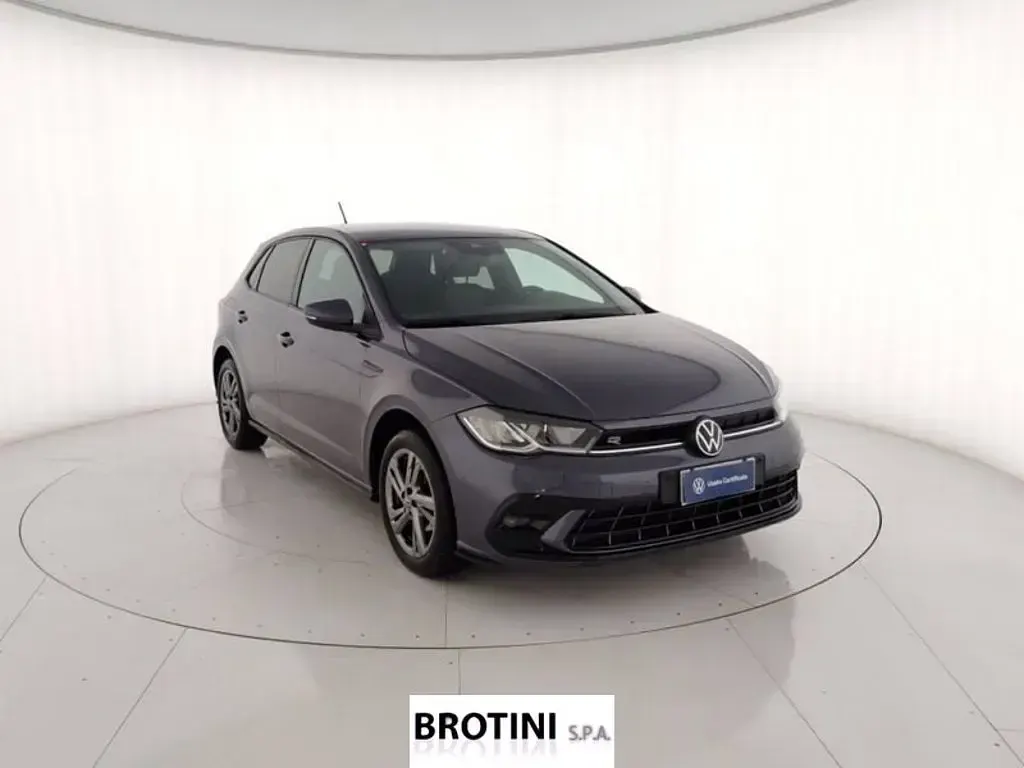 Usata VW Polo R-line 95 CV (69 kW) 2023 Grigio metallizzato Utilitaria