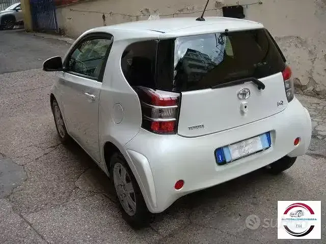 Begagnad Toyota iQ Lounge 68 HK (50 kW) 2014 Vit Halvkombi