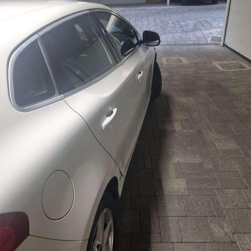 Usata Volvo V40 Momentum 114 CV (83 kW) 2012 Bianco Utilitaria