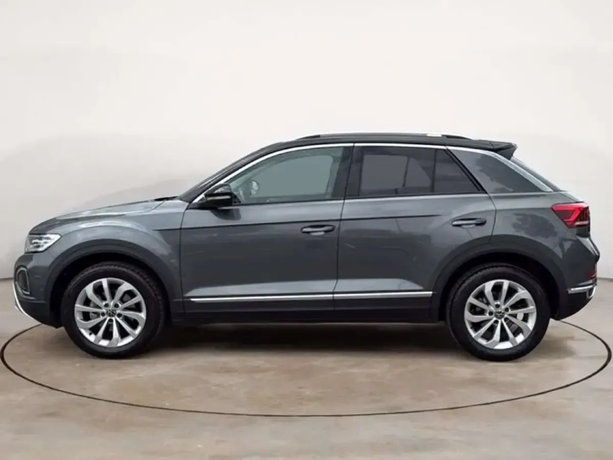 Usata VW T-Roc Style 110 CV (80 kW) 2023 Grigio metallizzato SUV