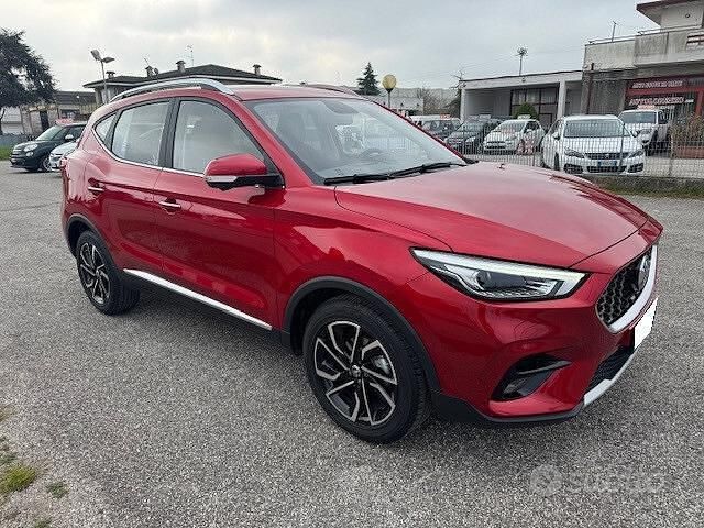 Usata MG ZS Luxury 106 CV (77 kW) 2023 Rosso SUV