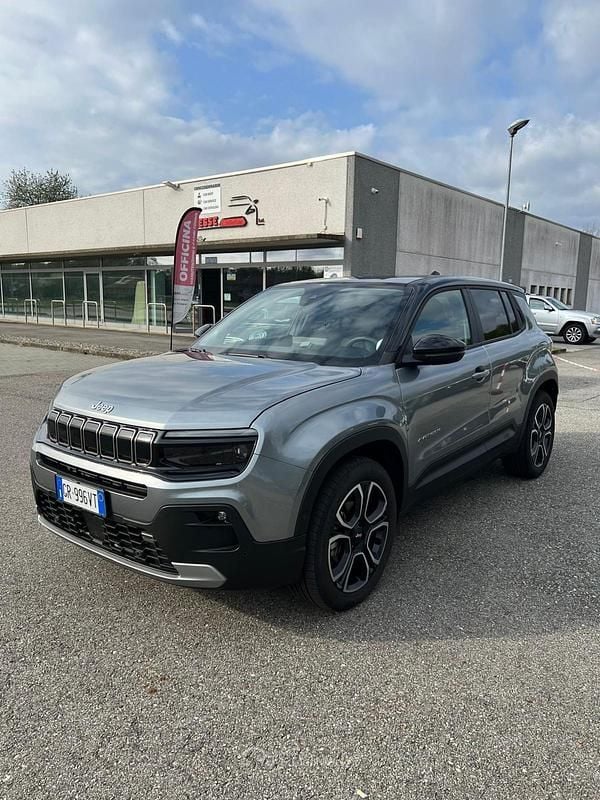 Grigio Usata 2024 Jeep Avenger Summit SUV | 23.900 € (Buon prezzo) - Immagine 1/4