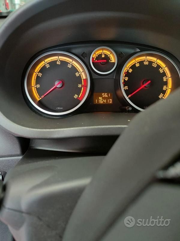 Usata Opel Corsa Enjoy 86 CV (63 kW) 2010 Bianco Berlina