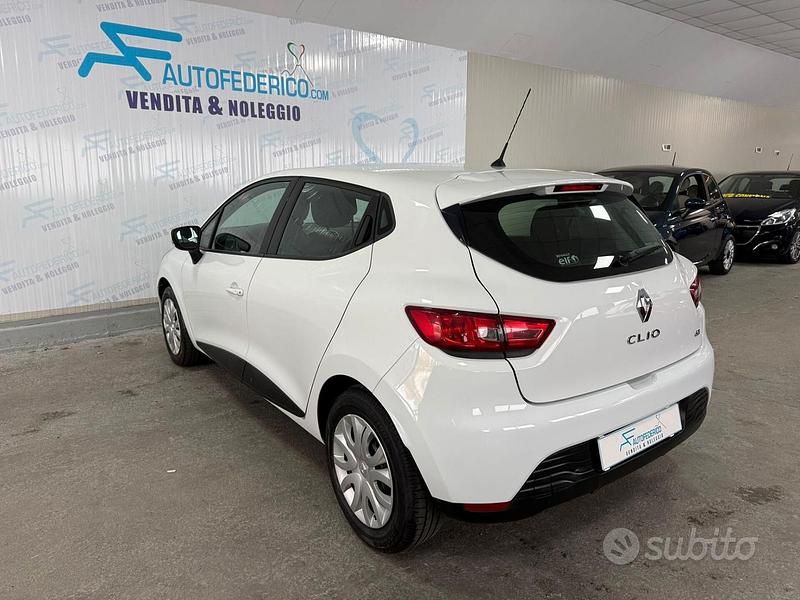 Usado Renault Clio IV 75 CV (55 kW) 2015 Blanco Berlina