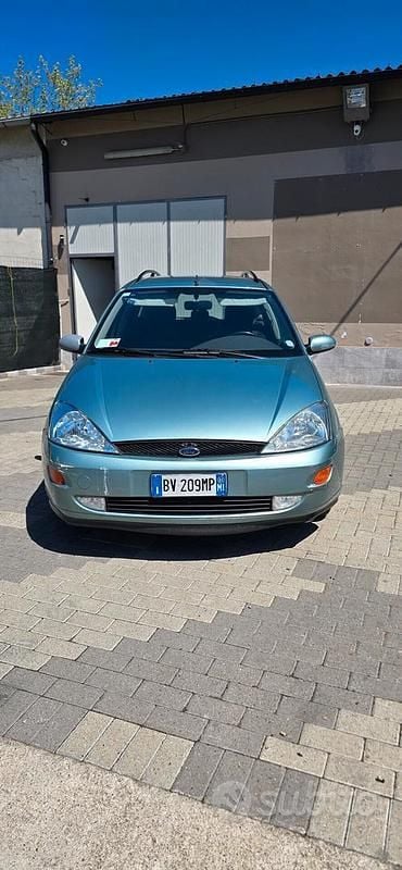 Usata Ford Focus Ghia 115 CV (84 kW) 2001 Grigio Berlina