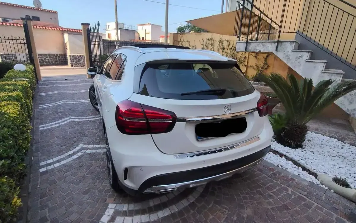 Usata Mercedes GLA200 Premium 136 CV (100 kW) 2017 Bianco SUV