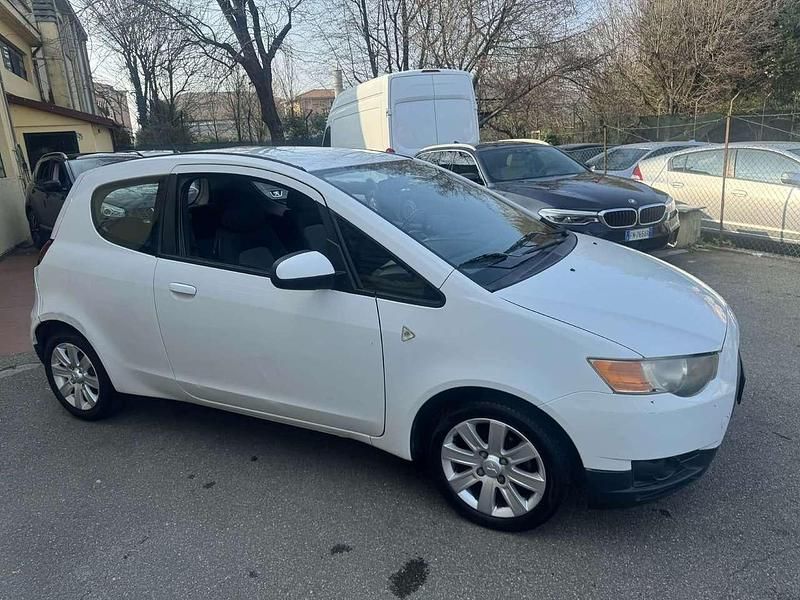 Usata Mitsubishi Colt Invite 75 CV (55 kW) 2009 Other Utilitaria