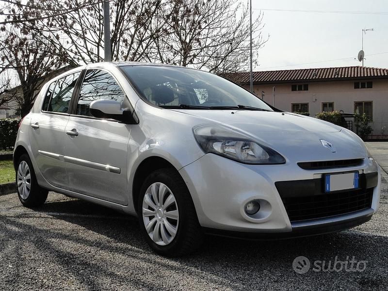 Usata Renault Clio II Dynamique 74 CV (54 kW) 2009 Grigio Berlina