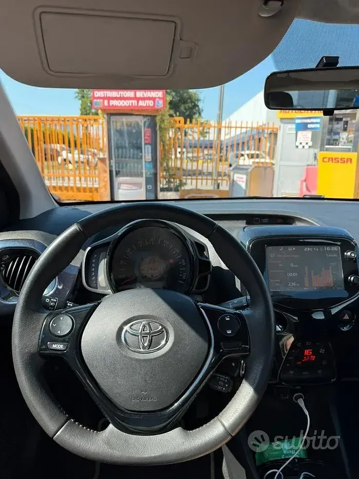 Usata Toyota Aygo 69 CV (50 kW) 2015 Grigio Utilitaria