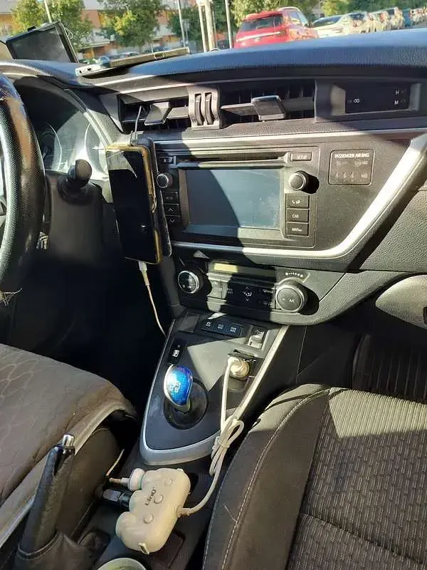 Usata Toyota Auris Hybrid Active 99 CV (72 kW) 2015 Bianco Station wagon