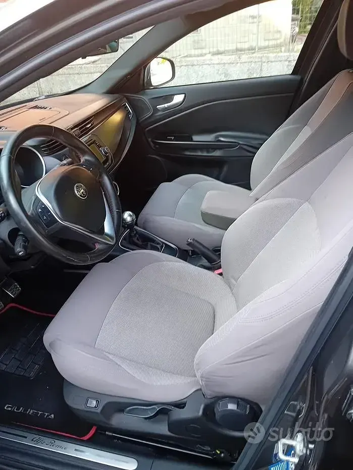 Usata Alfa Romeo Giulietta 82 CV (60 kW) 2015 Grigio Utilitaria