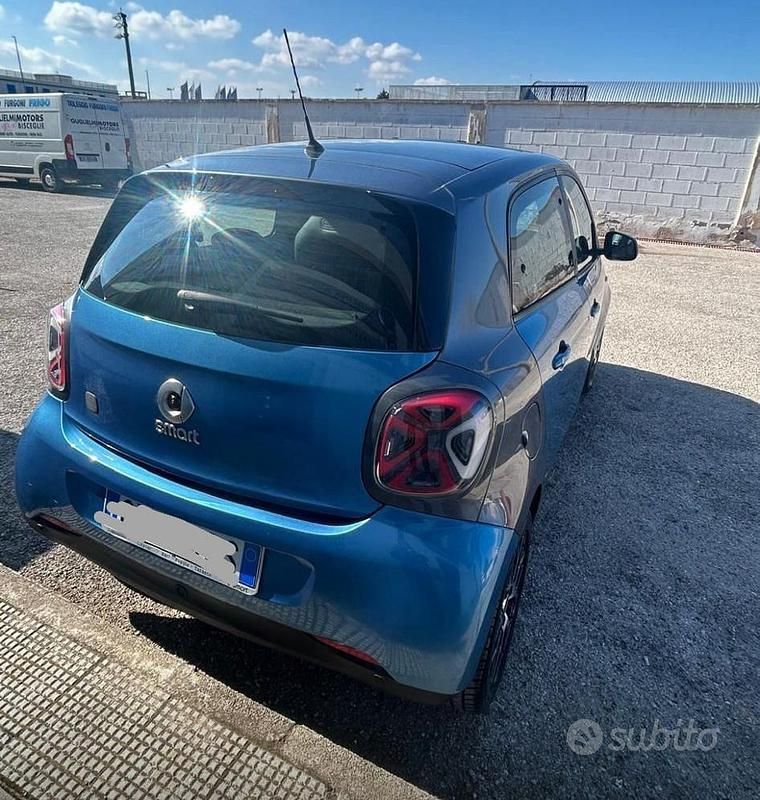 Usata Smart ForFour Electric Drive Prime 41 kW (56 CV) 2020 Blu/azzurro Utilitaria