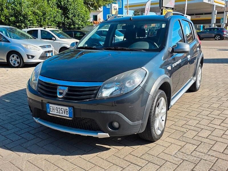 Usata Dacia Sandero Stepway 88 CV (64 kW) 2011 Nero Berlina