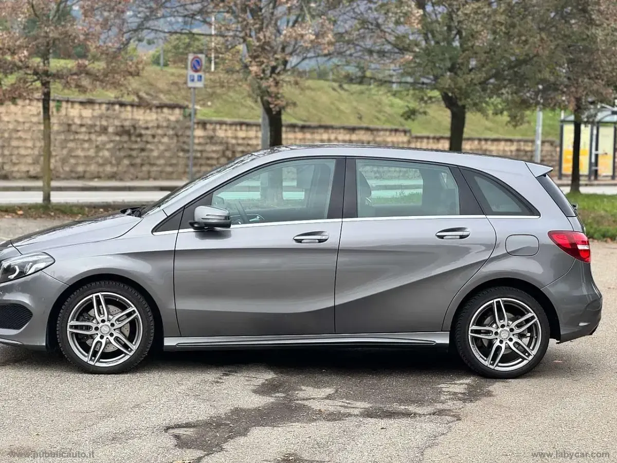 Usata Mercedes B220 Premium 177 CV (130 kW) 2016 Grigio Utilitaria