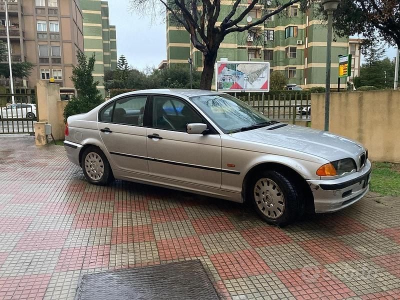 Usata BMW 318 118 CV (86 kW) 1999 Grigio Berlina