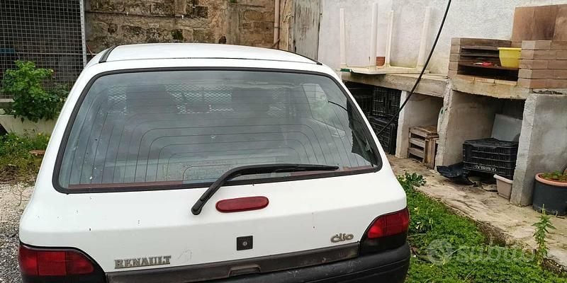 Occasion Renault Clio 64 ch (47 kW) 1997 Blanc Van