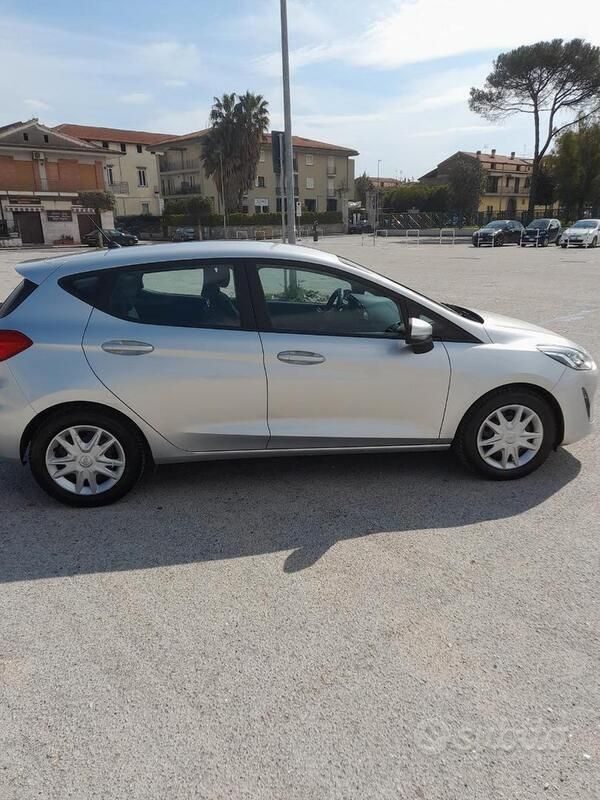 Usata Ford Fiesta Active 86 CV (63 kW) 2018 Grigio Utilitaria