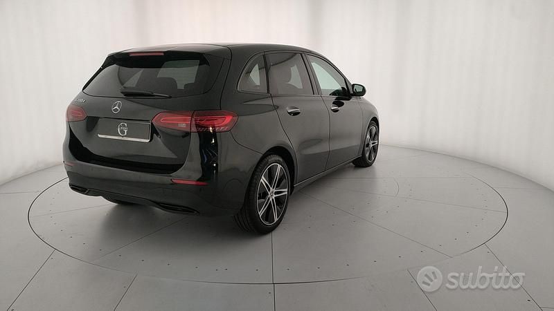 Usata Mercedes B200 Advanced Plus 150 CV (110 kW) 2024 Nero Monovolume