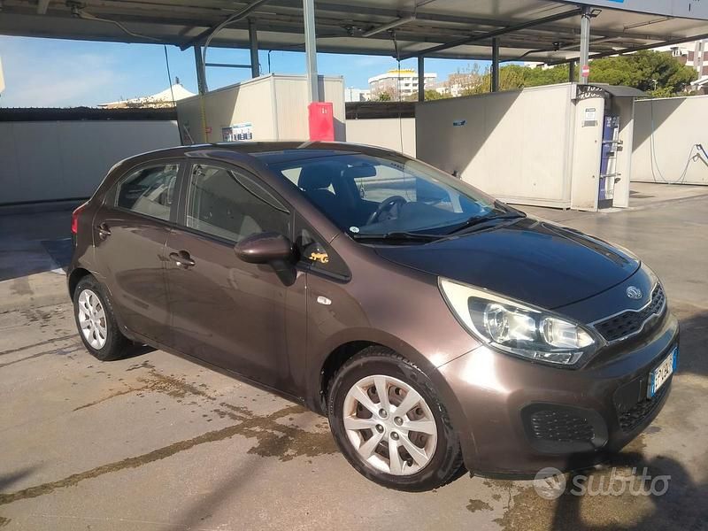 Usata Kia Rio 2013 Marrone Utilitaria