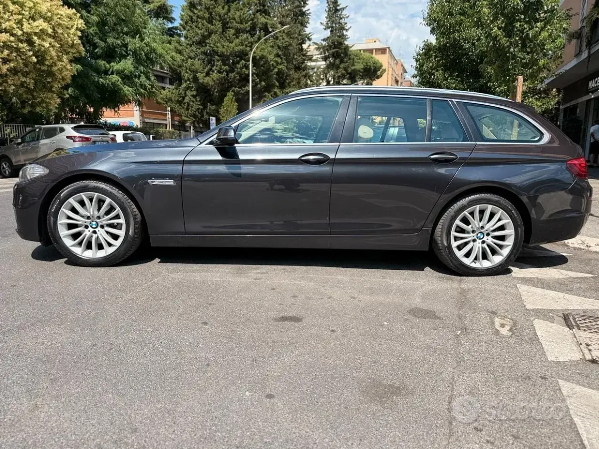 Usata BMW 520 Luxury Line 190 CV (139 kW) 2016 Nero Station wagon