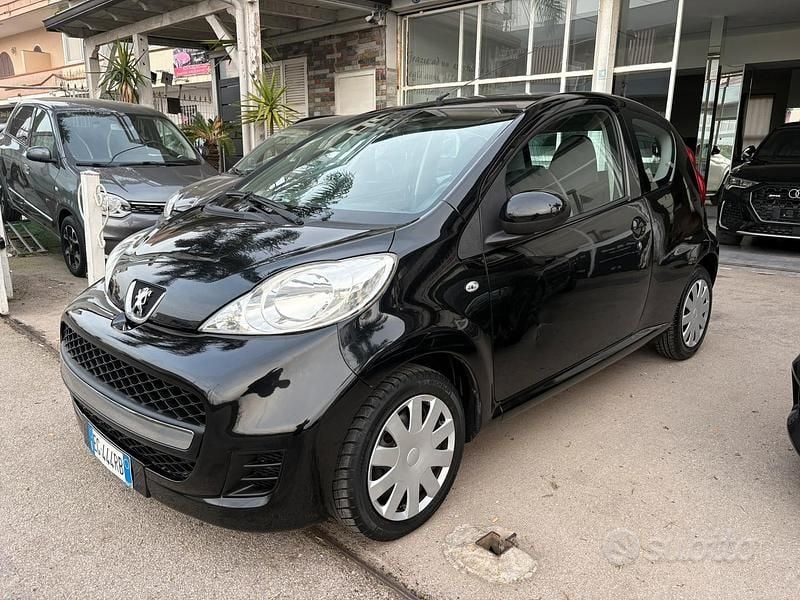 Usata Peugeot 107 68 CV (50 kW) 2010 Nero Utilitaria