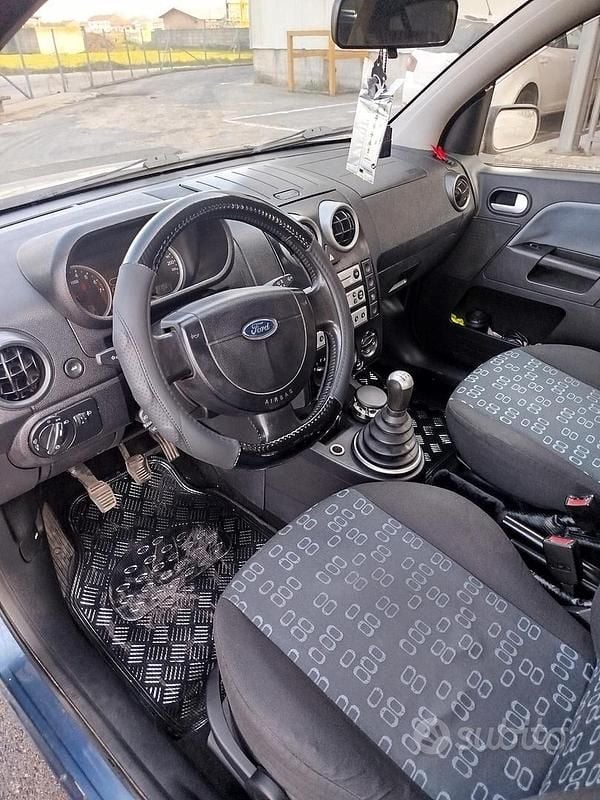 Usata Ford Fusion 80 CV (58 kW) 2007 Blu Utilitaria