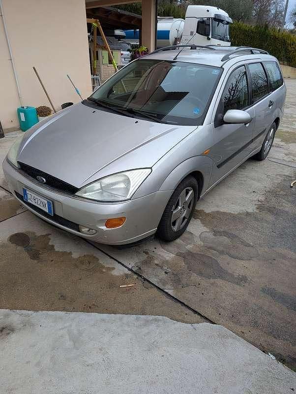 Usata Ford Focus Ambiente 90 CV (66 kW) 2000 Station wagon