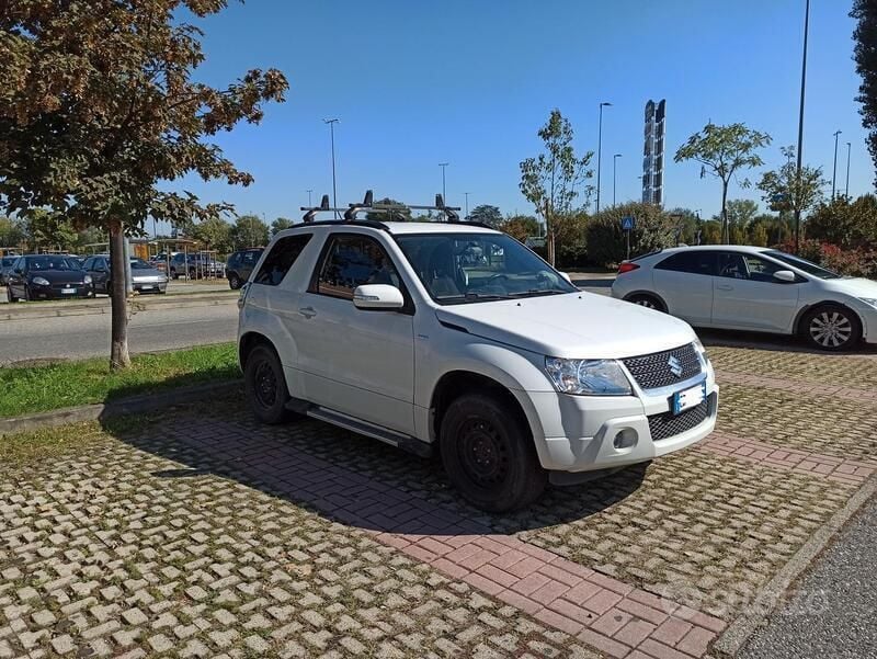 Bianco Usata 2010 Suzuki Grand Vitara SUV | 9200 € - Immagine 1/4