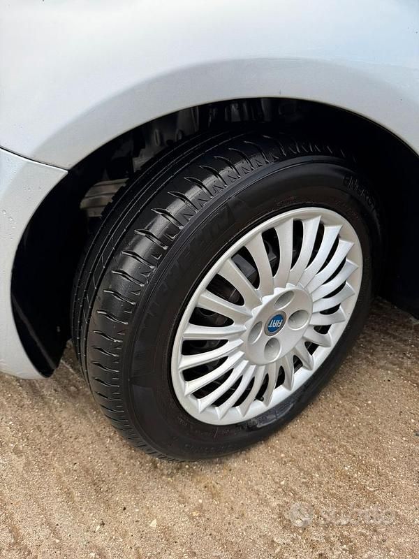 Usata Fiat Grande Punto Dynamic 90 CV (66 kW) 2007 Grigio Utilitaria