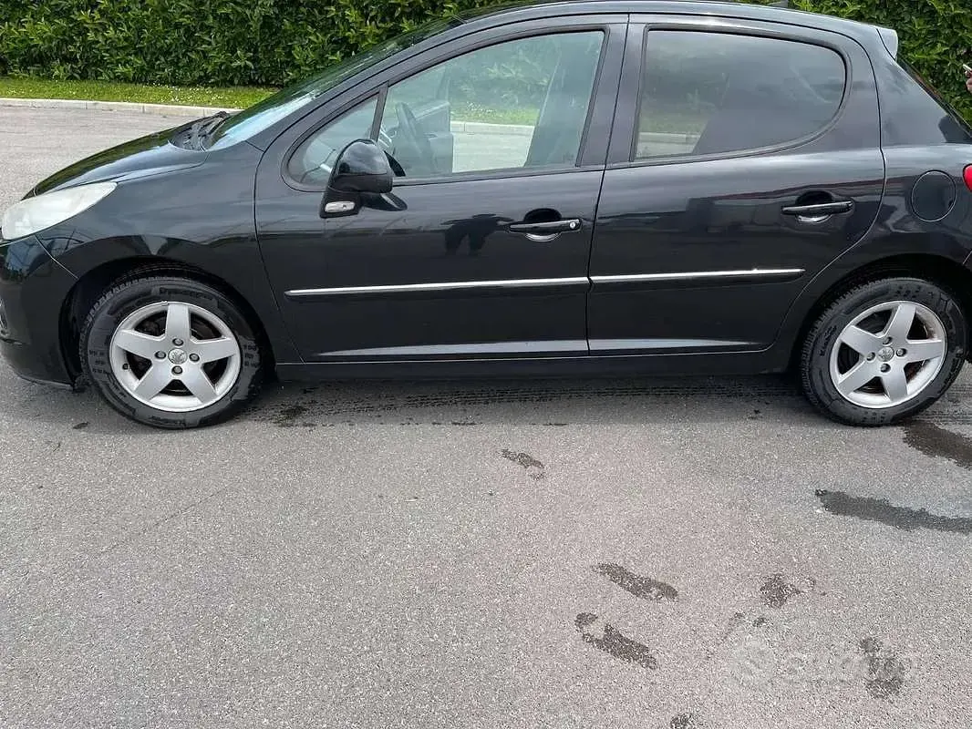 Usata Peugeot 207 68 CV (50 kW) 2009 Nero Berlina