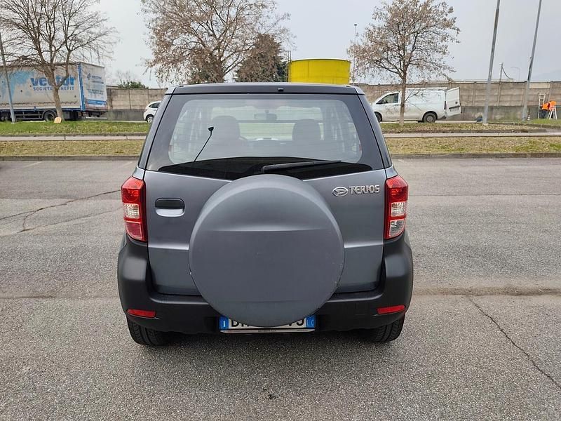 Usata Daihatsu Terios 105 CV (77 kW) 2007 Argento SUV